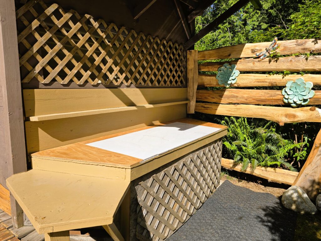 The Snug at Creekside Crossing outdoor cooking area